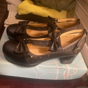 GETMOREBEAUTY BLACK HEELS
